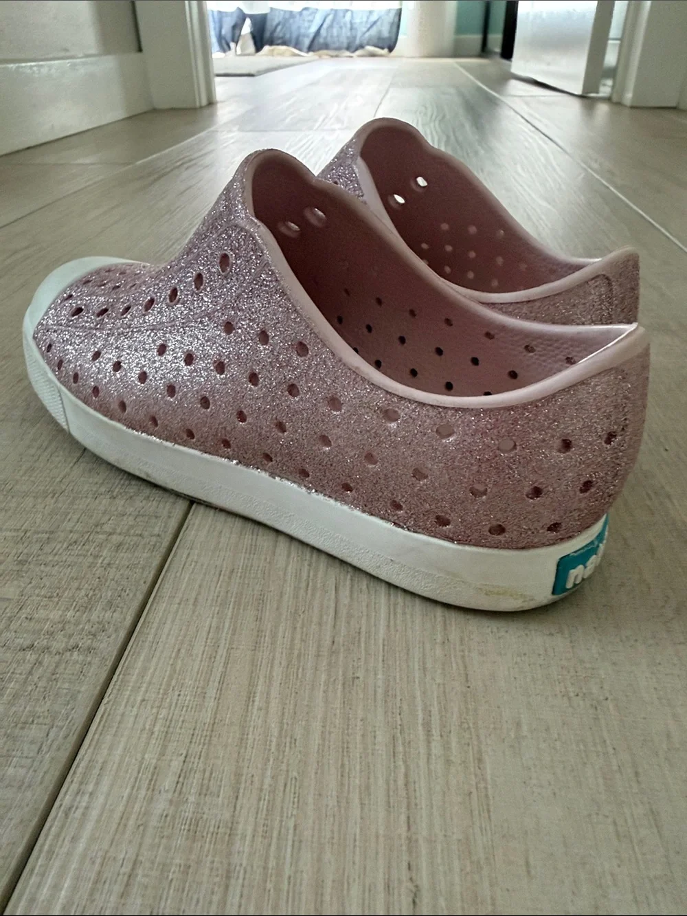 Native Glitter Slip-On Water-Resistant Shoe - Pink